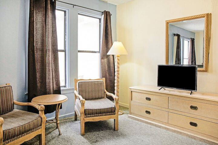 Room 52 of 77