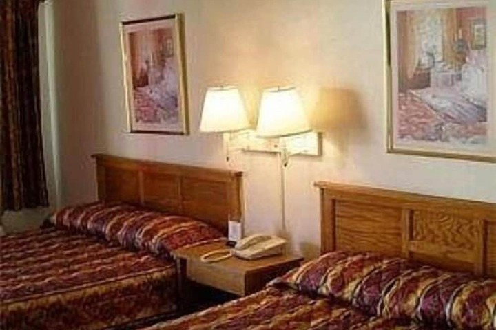 Room 4 of 6