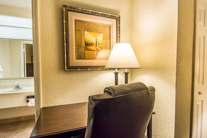 Room 17 of 37