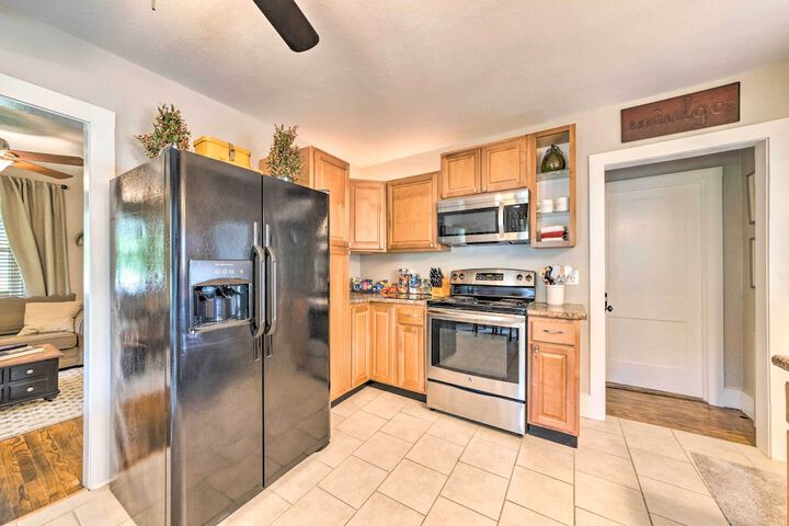 lucky Dawg Pet-friendly Abode Near St. Louis!