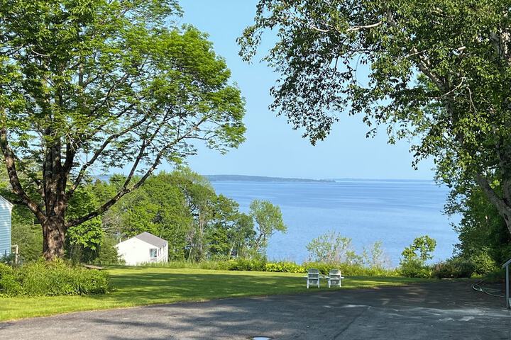 High Tide Inn