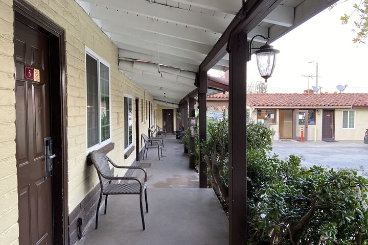 Hotel Exterior 62 of 64