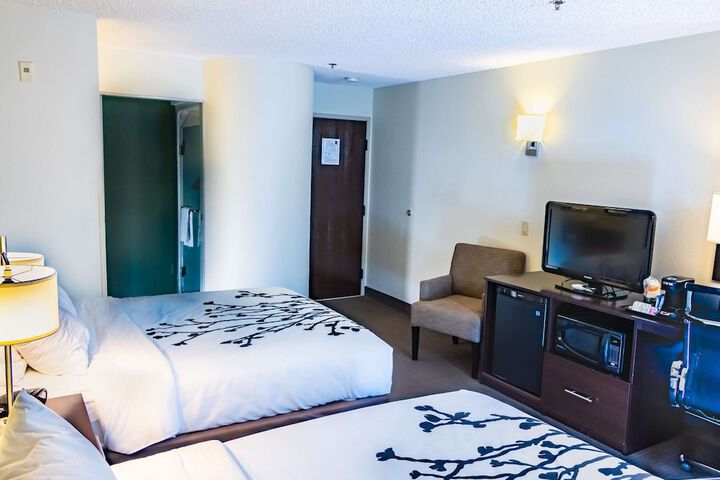 Room 12 of 23
