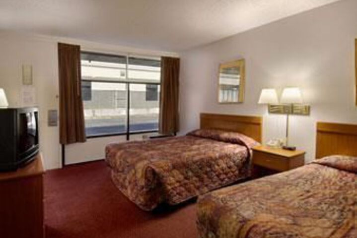 HOWARD JOHNSON INN & SUITES CO