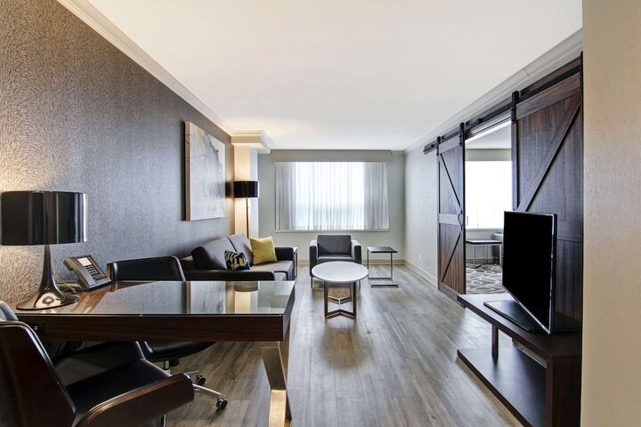 Room 33 of 47