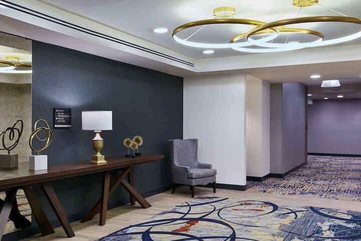 The Inn at Penn a Hilton Hotel