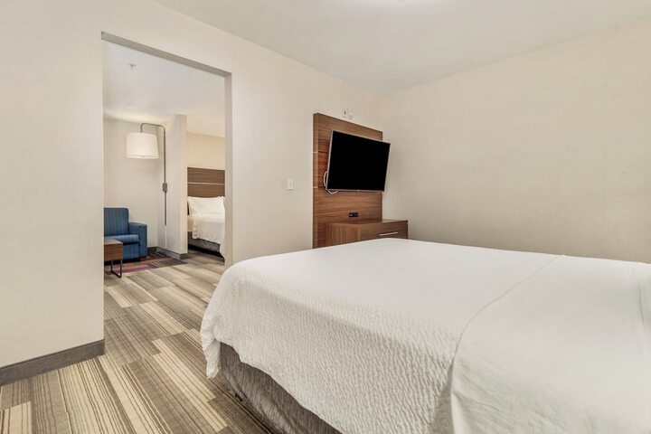Room 141 of 348