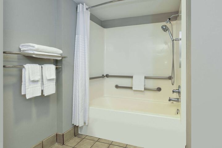 Room 25 of 33