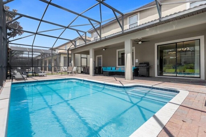 Pool 32 of 83