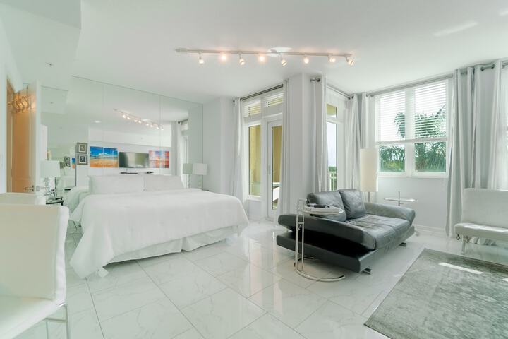 Casa Costa 308s Studio Pools, Jacuzzi, Beach, Shops & Dog Friendly