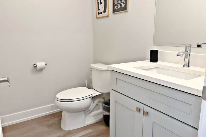 Modern 4BR with Parking - WV rep 4
