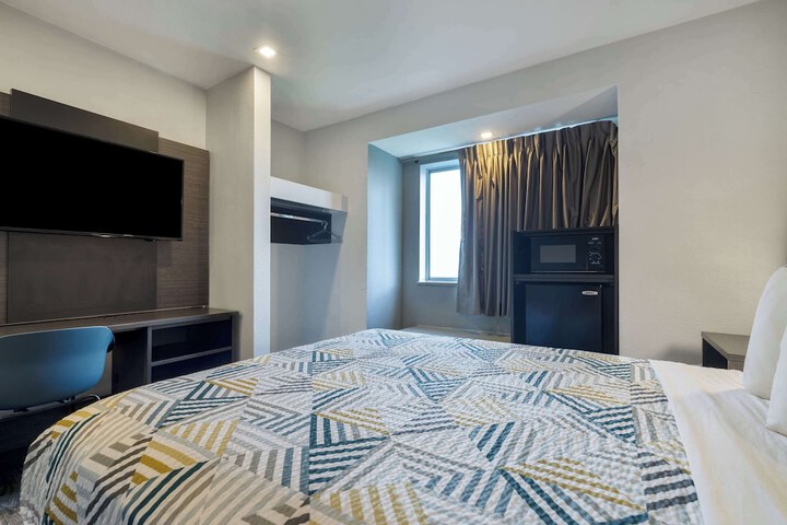 Room 26 of 37