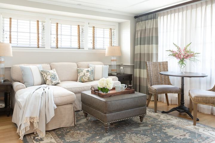 Vineyard Square Hotel & Suites