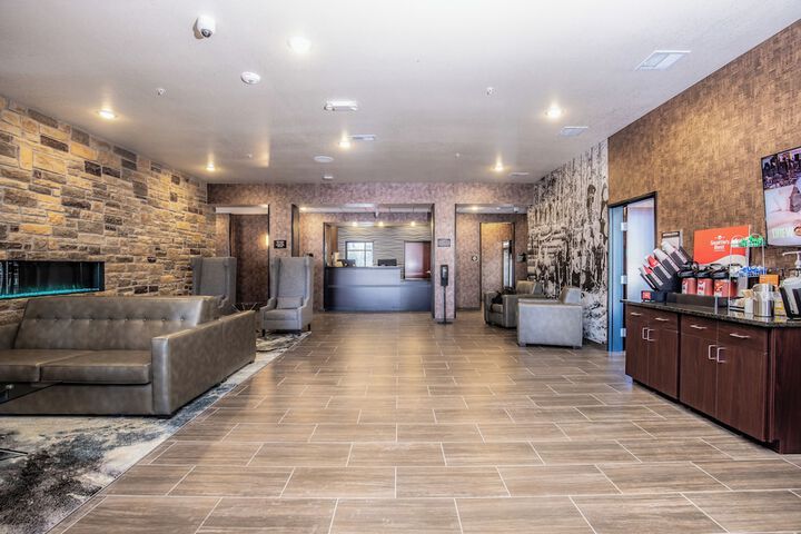 Cobblestone Hotel & Suites - Waukesha / West Milwaukee