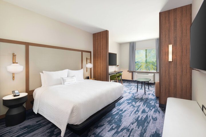 Room 13 of 16