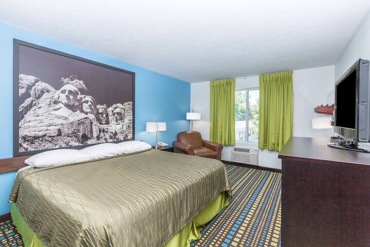 Room 10 of 14