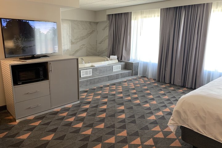 Holiday Inn Chicago Nw Crystal Lk Convention Center by IHG