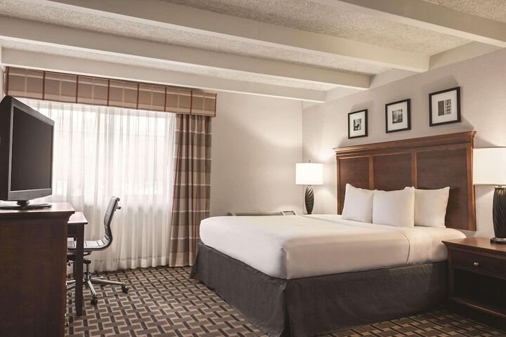 Country Inn & Suites by Radisson Woodbury, MN