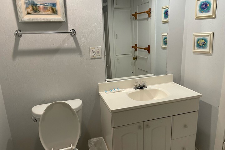 Room 33 of 143