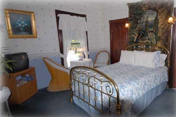 THE LION & THE ROSE B&B
