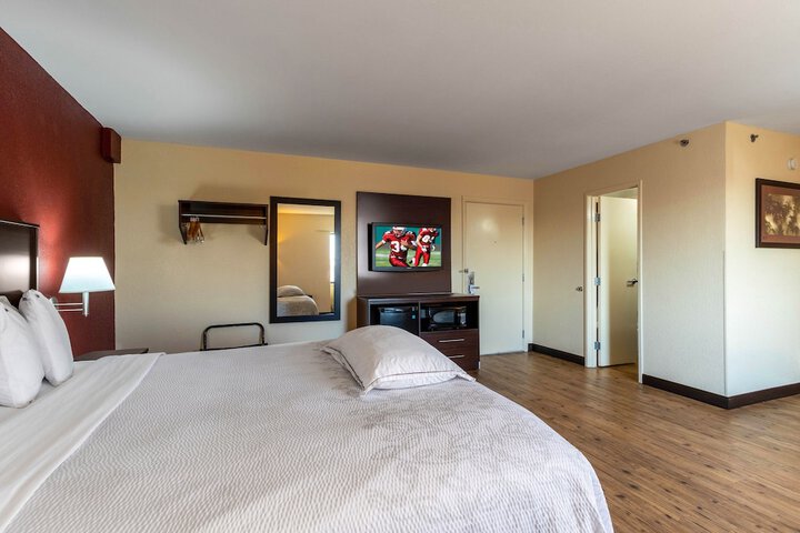 Room 28 of 34