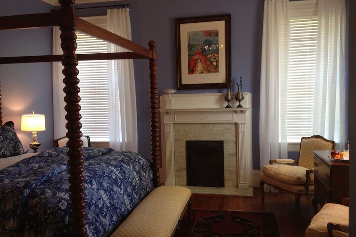 Room 26 of 83