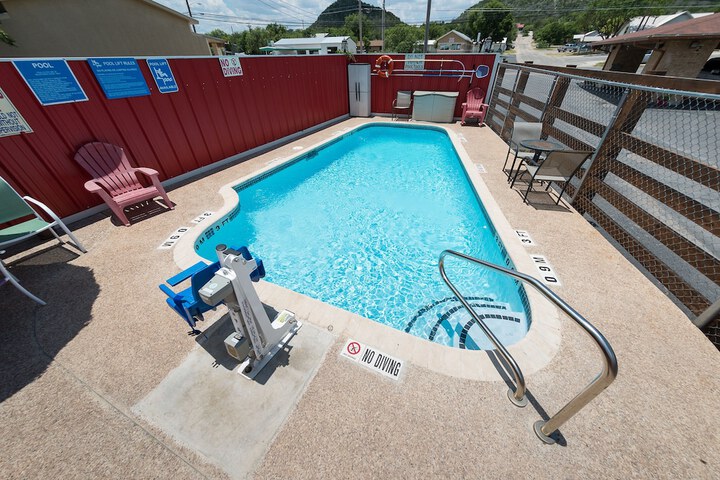Pool 10 of 70