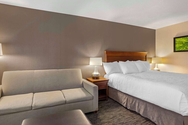 Best Western Plus Landmark Inn