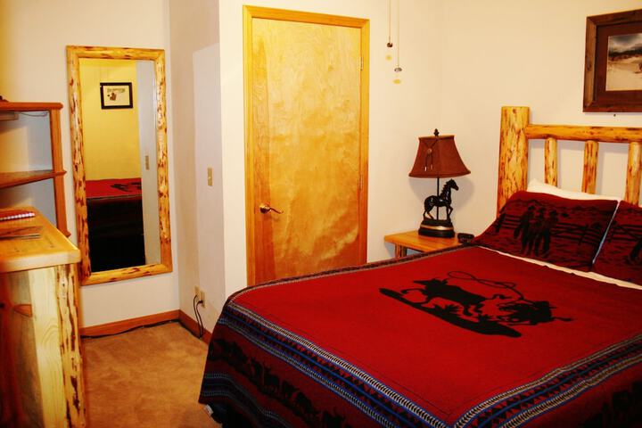 Room 28 of 33