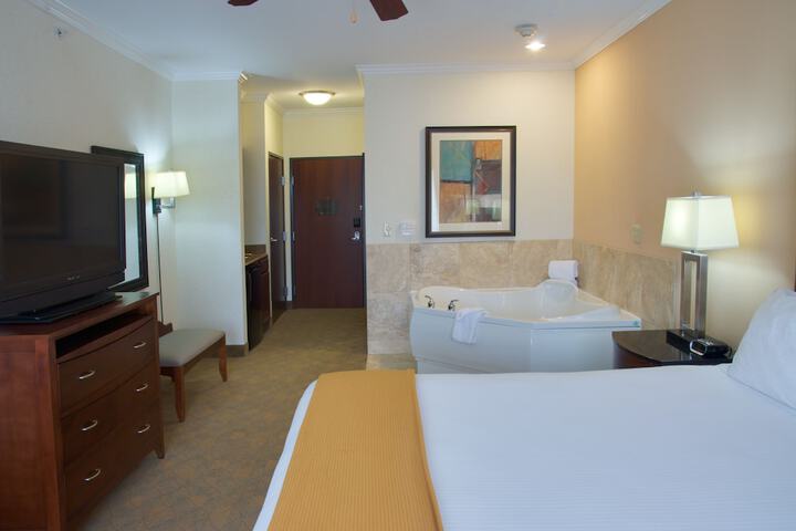 Holiday Inn Express & Suites Lufkin South by IHG