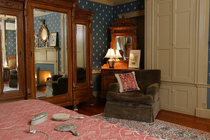 Room 44 of 100