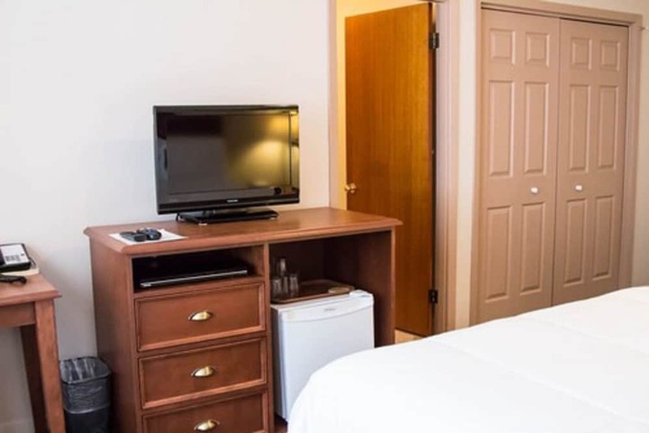 Room 35 of 61