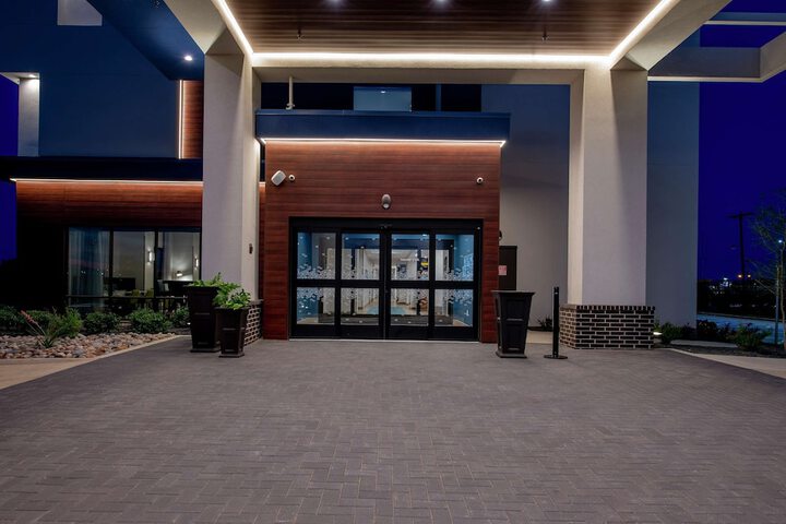 Hotel 4 of 72
