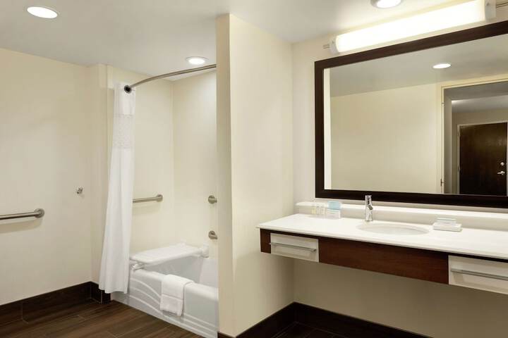 Hampton Inn & Suites Springdale