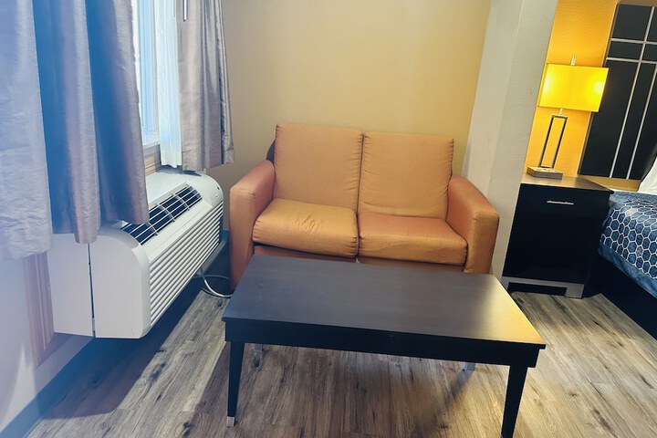 Room 15 of 36