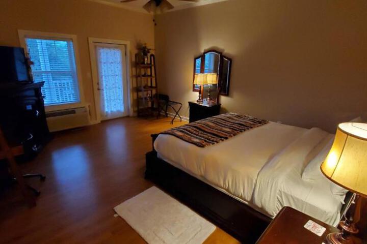 Acorn Hill Lodge and Spa