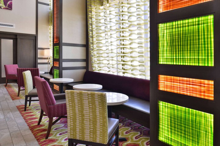 Hampton Inn & Suites Dallas Market Center
