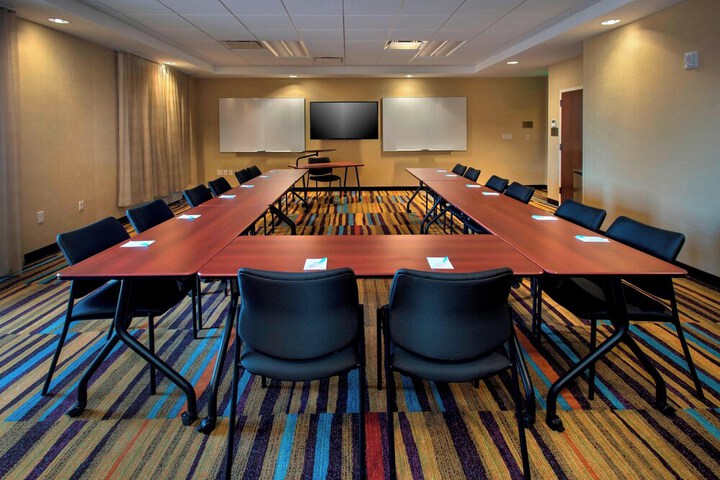 Fairfield Inn and Suites by Marriott Syracuse Carrier Circle