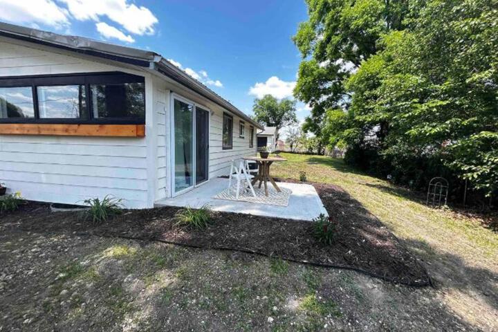 8th Street Haven - 3 bedroom House in DT Hamilton