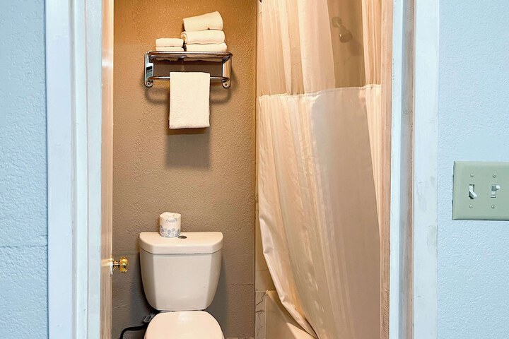 Studio 6 Suites Delano CA