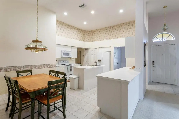 Serene & Attractive Heated Pool Spa Home