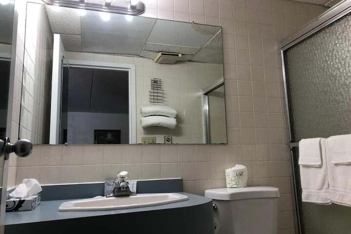 Room 9 of 28
