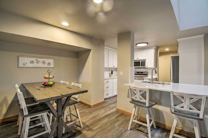 Luxurious Tacoma Retreat w / Quartz Countertops!