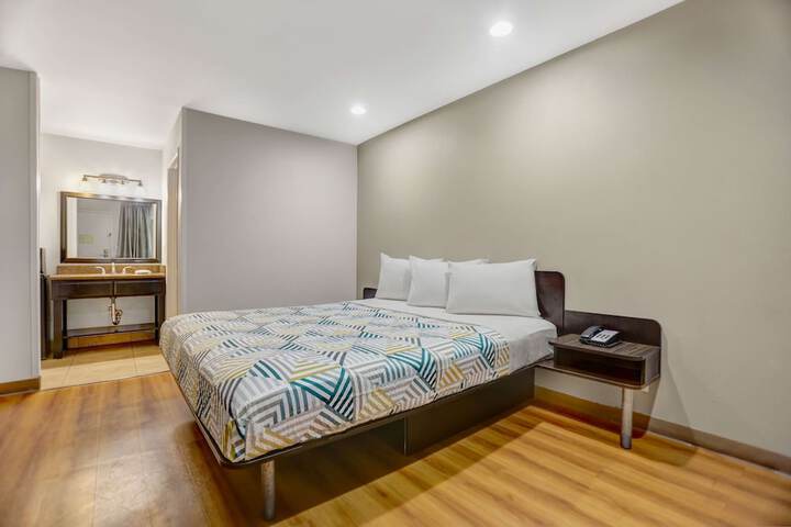 Room 12 of 26
