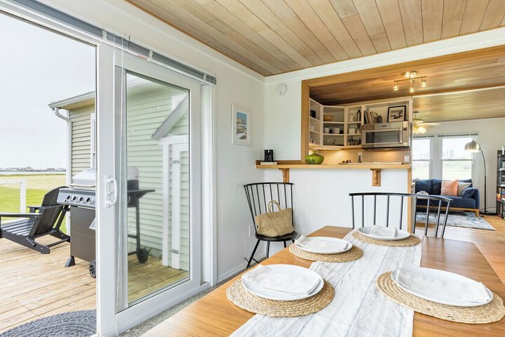 Swan Lake Cottage by Avantstay Views + Firepit