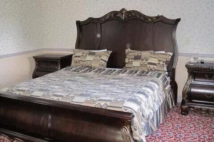 Room 8 of 11