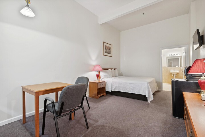 Room 14 of 15