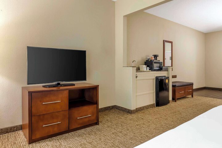 Room 11 of 36