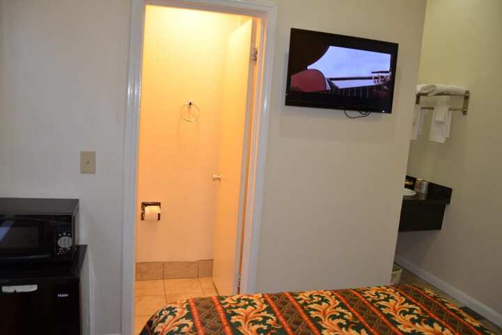 Room 28 of 34