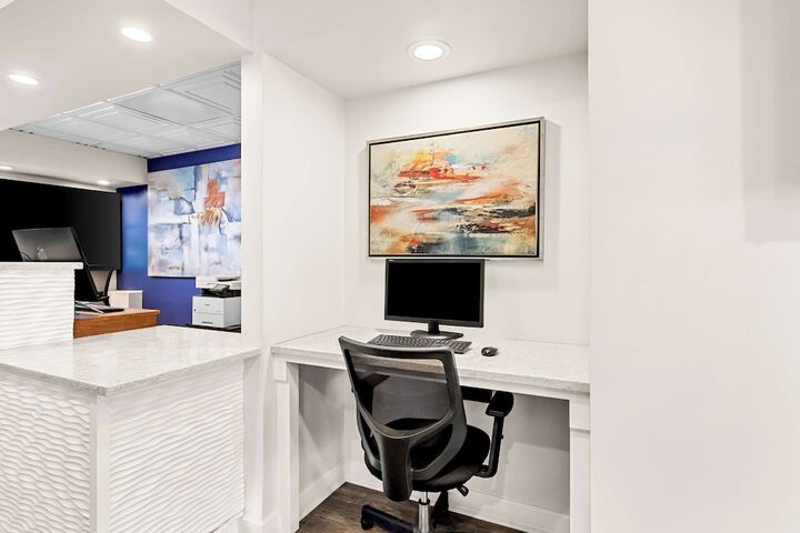 Business Center 31 of 31